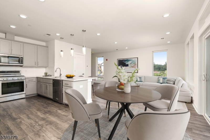 Villas at Montgomery Cross - Residential