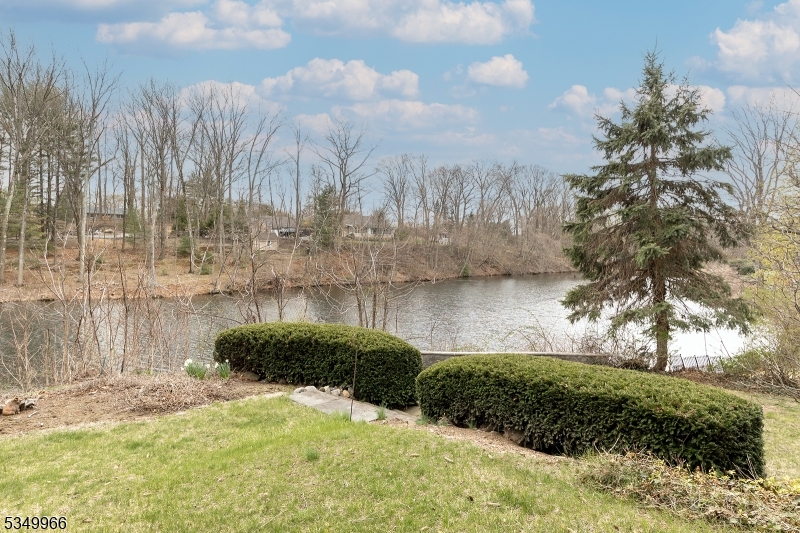 Parsippany-Troy Hills Twp., New Jersey 07005, United States, 3 Bedrooms Bedrooms, ,2 BathroomsBathrooms,Residential,Pending,108876