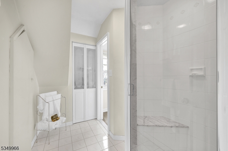 Parsippany-Troy Hills Twp., New Jersey 07005, United States, 3 Bedrooms Bedrooms, ,2 BathroomsBathrooms,Residential,Pending,108876