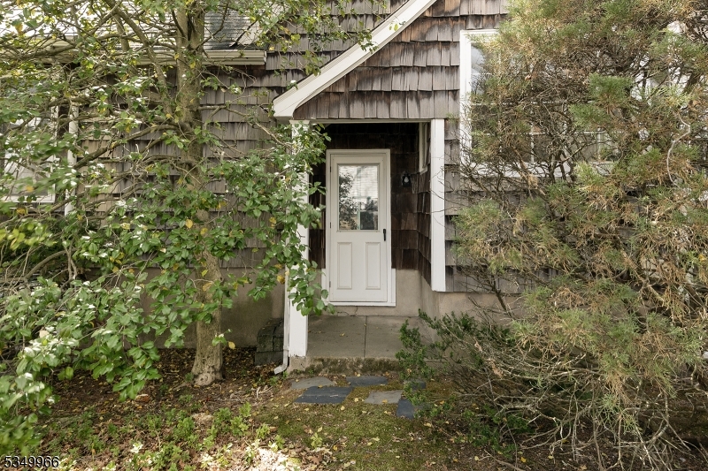 Parsippany-Troy Hills Twp., New Jersey 07005, United States, 3 Bedrooms Bedrooms, ,2 BathroomsBathrooms,Residential,Pending,108876