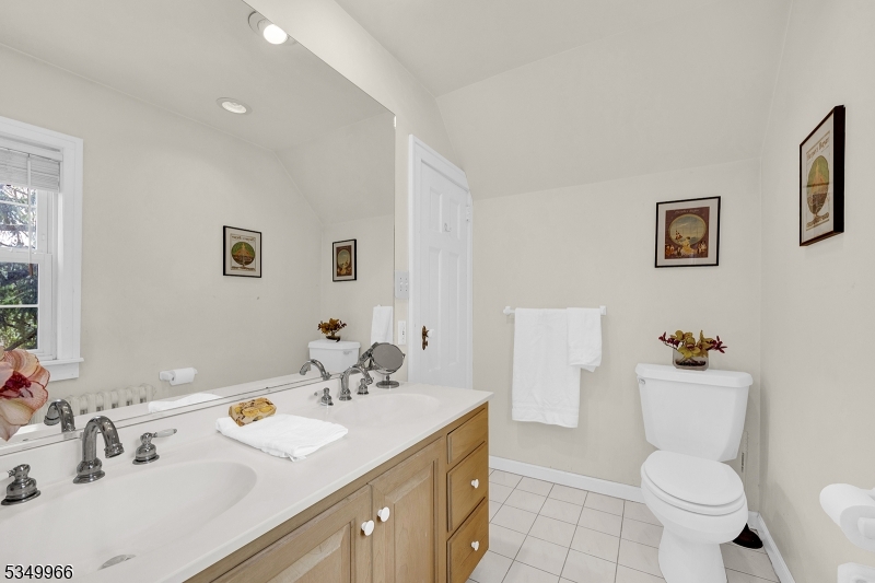 Parsippany-Troy Hills Twp., New Jersey 07005, United States, 3 Bedrooms Bedrooms, ,2 BathroomsBathrooms,Residential,Pending,108876