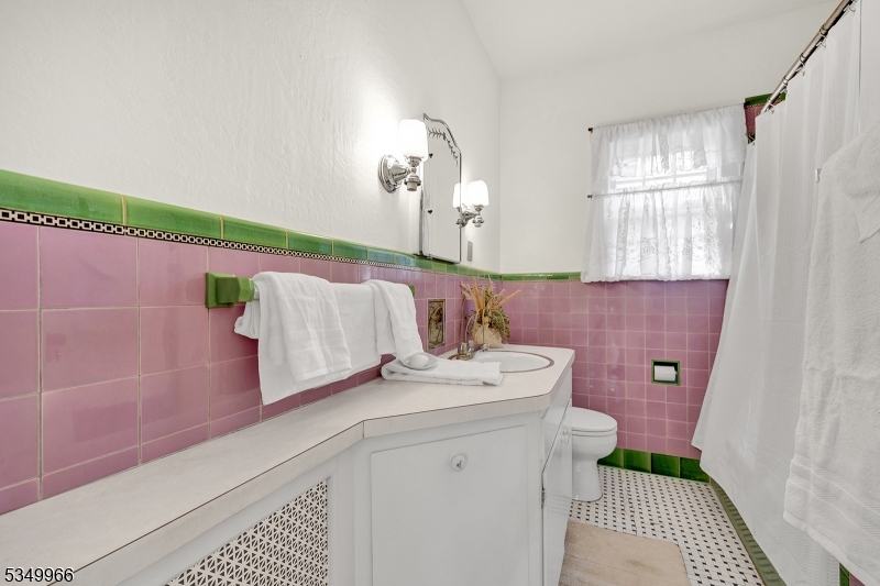 Parsippany-Troy Hills Twp., New Jersey 07005, United States, 3 Bedrooms Bedrooms, ,2 BathroomsBathrooms,Residential,Pending,108876