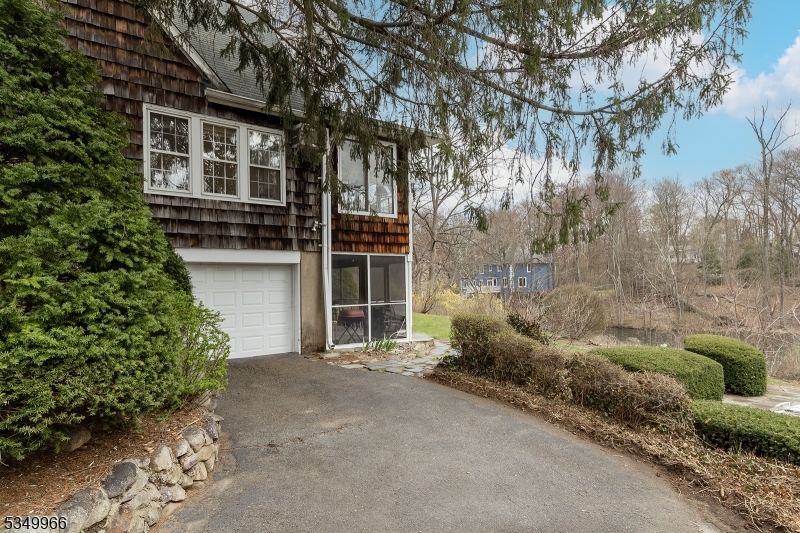 Parsippany-Troy Hills Twp., New Jersey 07005, United States, 3 Bedrooms Bedrooms, ,2 BathroomsBathrooms,Residential,Pending,108876