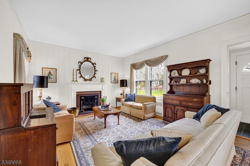 Parsippany-Troy Hills Twp., New Jersey 07005, United States, 3 Bedrooms Bedrooms, ,2 BathroomsBathrooms,Residential,Pending,108876