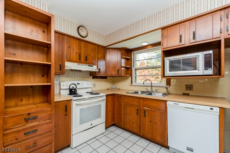 Whitehouse Station - Residential