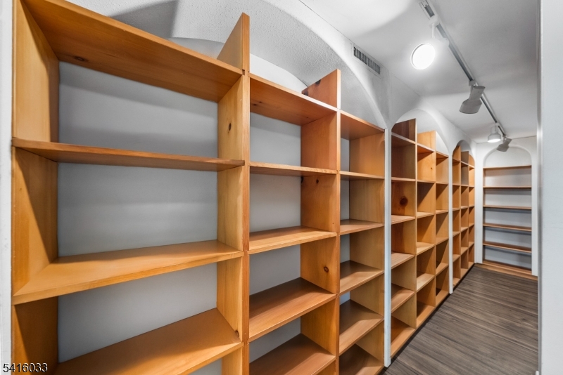 Lindsley Heights - Residential