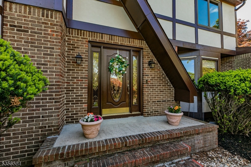 47 Livingston Dr
