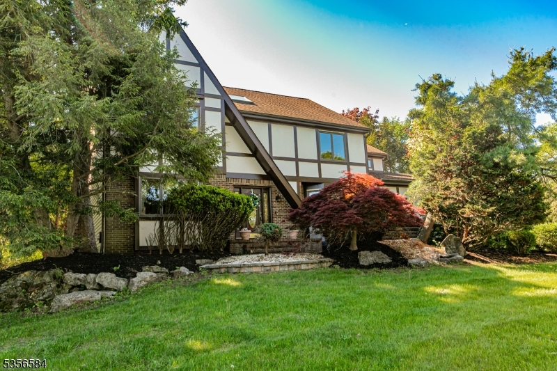 47 Livingston Dr