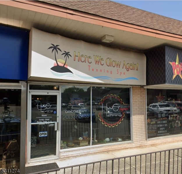 Great location in the heart of the central business district of Oakland. Approximately 900 sq. ft. of usable retail space in this fantastic storefront off Ramapo Valley Rd. There is a Private Bathroom. Washer/Dryer Hookup in the back.