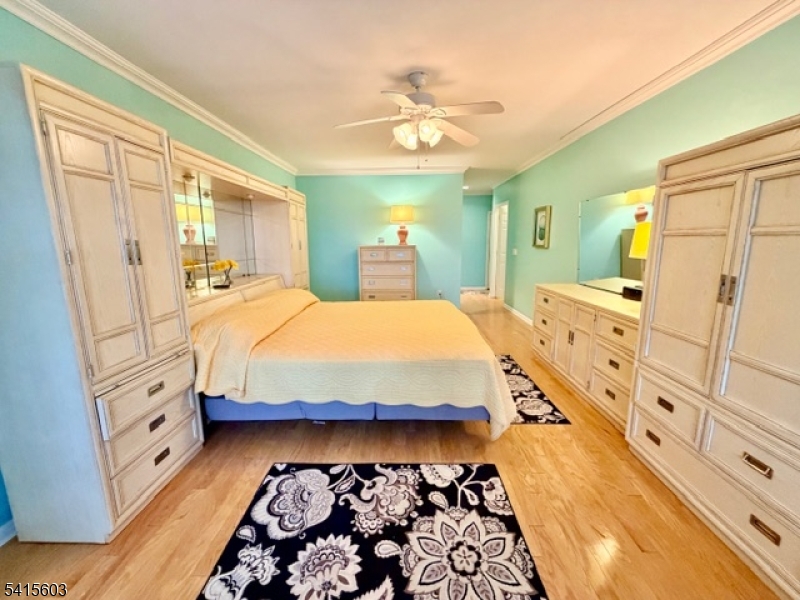 FOX HILLS - Residential