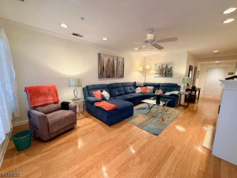 FOX HILLS - Residential