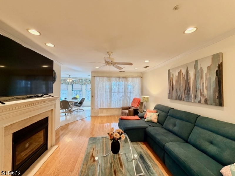 FOX HILLS - Residential