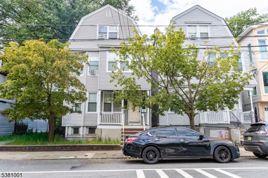 Bright, airy and welcoming 1 bedroom apartment, perfectly situated in the convenient area of Clinton. Comfortable living with modern and updated touches such as stainless steel appliances, glass tile backsplash, gleaming hardwood floors and an abundance of natural light throughout. Generous cabinet space, proximity to public transit, shops, and parks. Application and tenant income verification required.