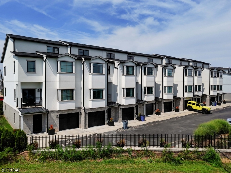 Riverfront Residences - Residential