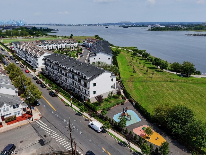 Riverfront Residences - Residential