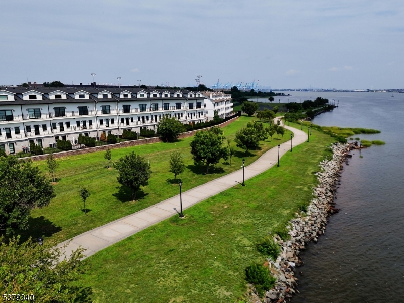 Riverfront Residences - Residential