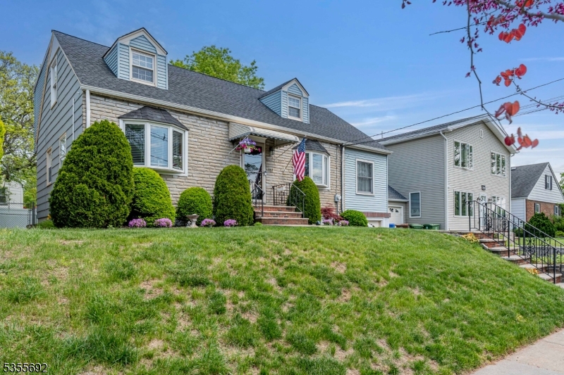 2512 Summit Ter