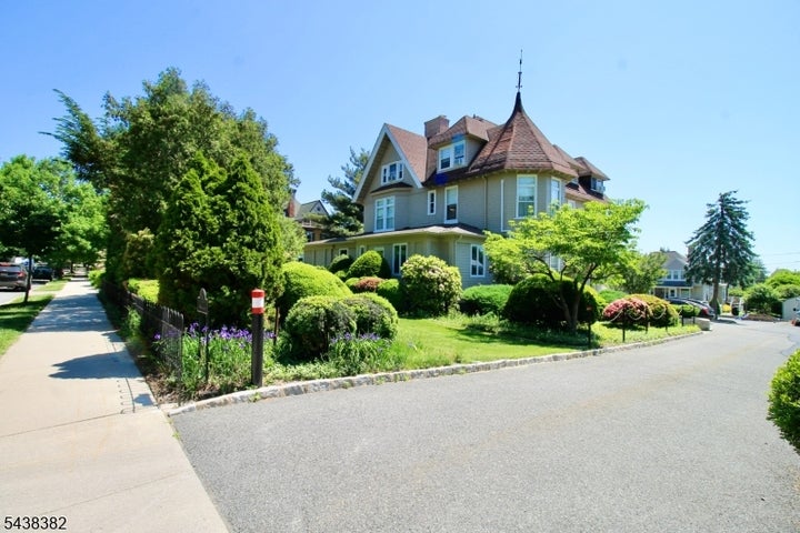 39 N Mountain Ave 5A, Montclair Twp., NJ 07042