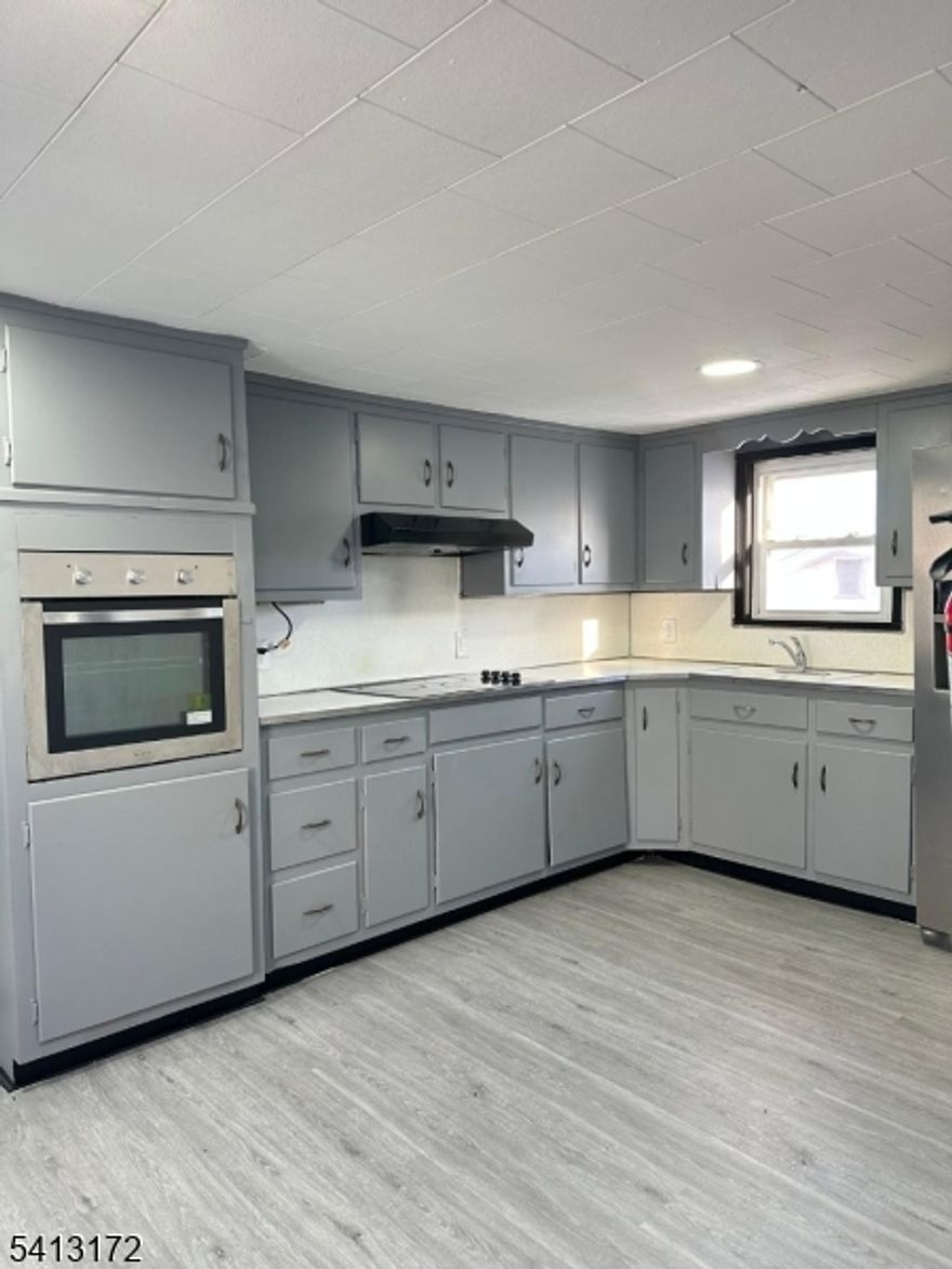 LOCATION, Second floor apartment in excellent shape ready to move.