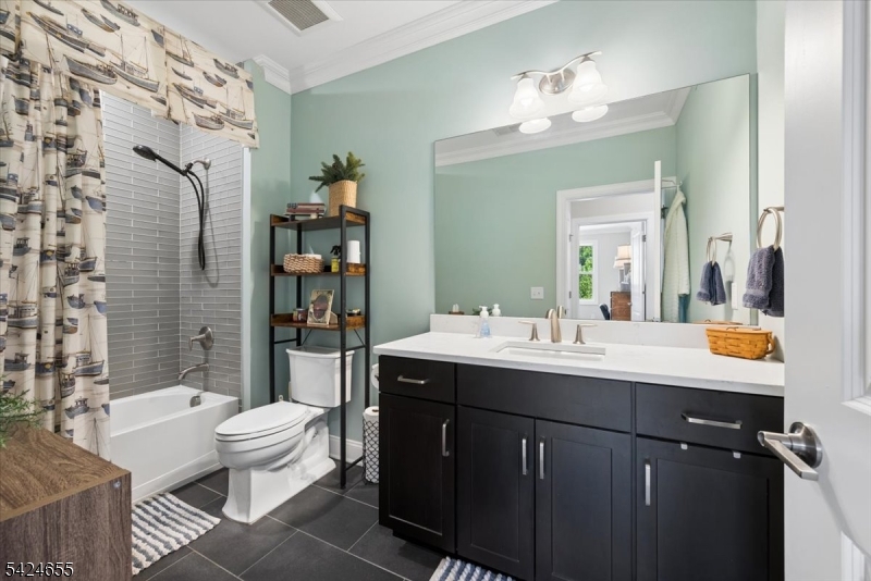 Mariner's Pointe-Lakefront - Residential