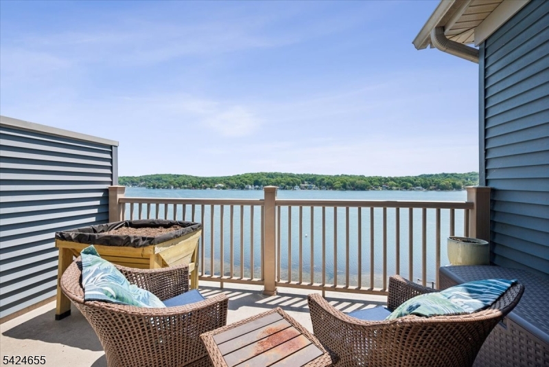 Mariner's Pointe-Lakefront - Residential