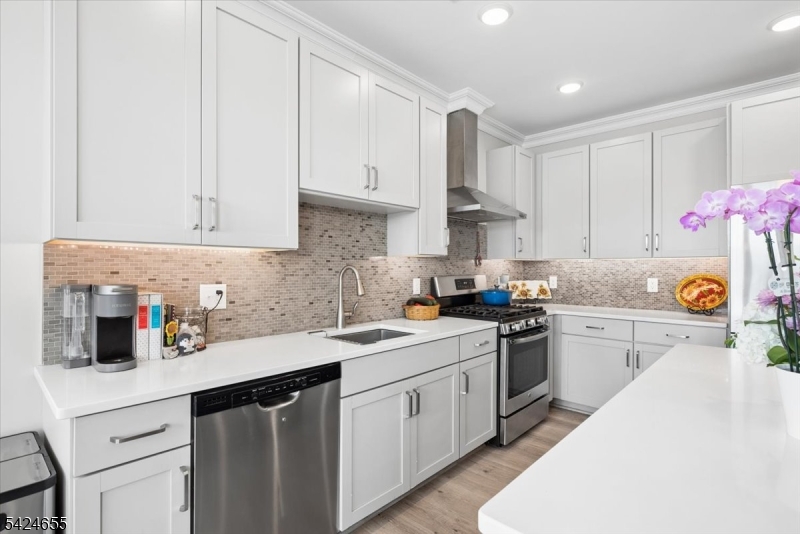Mariner's Pointe-Lakefront - Residential