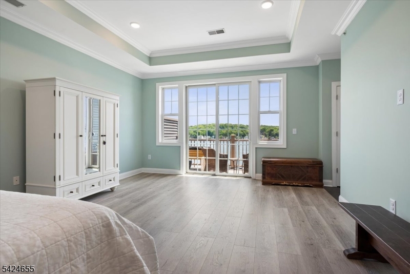 Mariner's Pointe-Lakefront - Residential