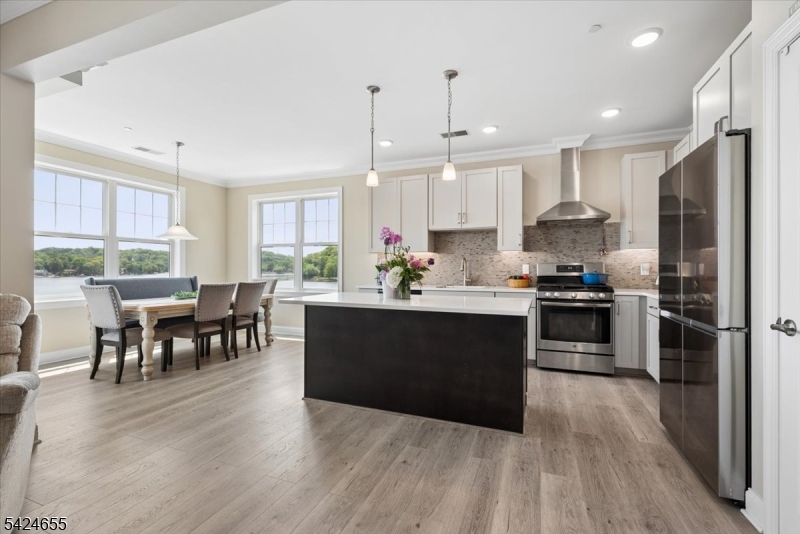 Mariner's Pointe-Lakefront - Residential