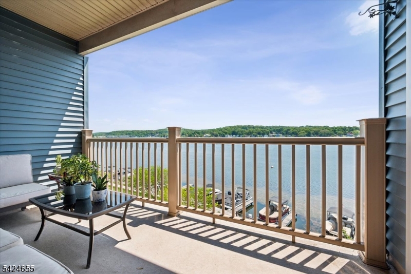 Mariner's Pointe-Lakefront - Residential