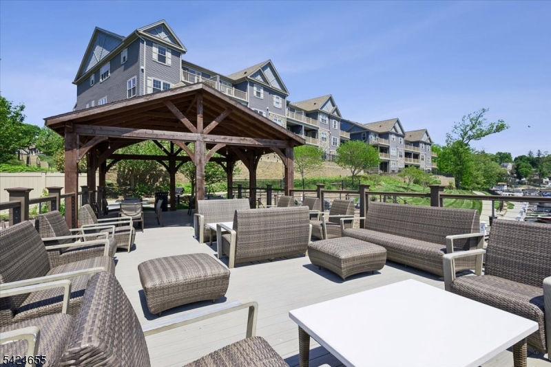 Mariner's Pointe-Lakefront - Residential