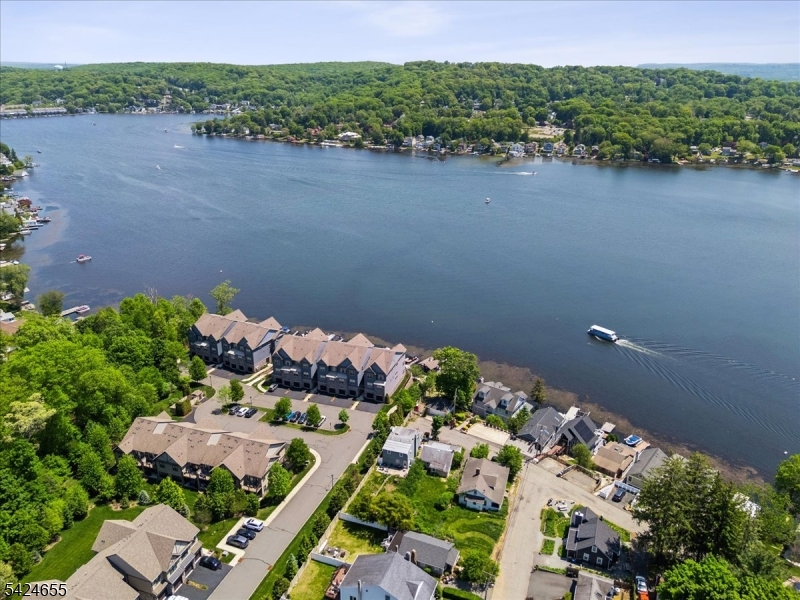 Mariner's Pointe-Lakefront - Residential