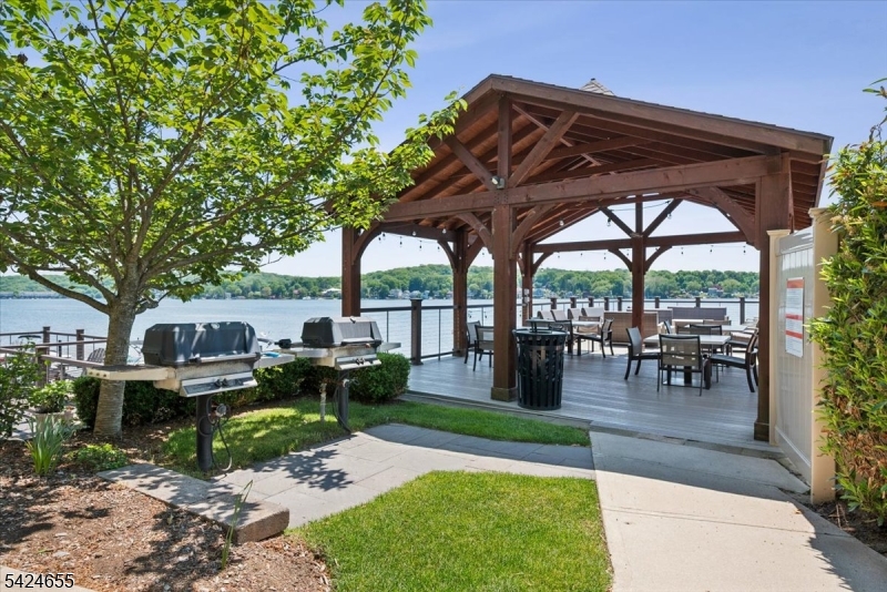 Mariner's Pointe-Lakefront - Residential