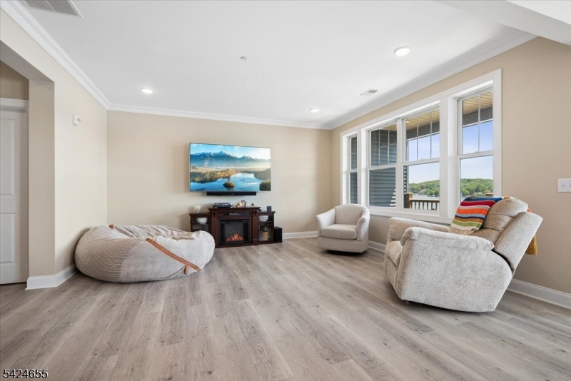 Mariner's Pointe-Lakefront - Residential