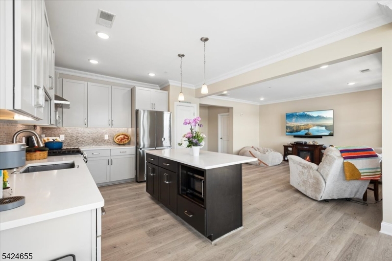Mariner's Pointe-Lakefront - Residential
