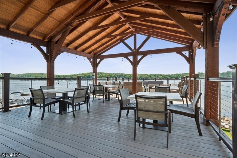 Mariner's Pointe-Lakefront - Residential