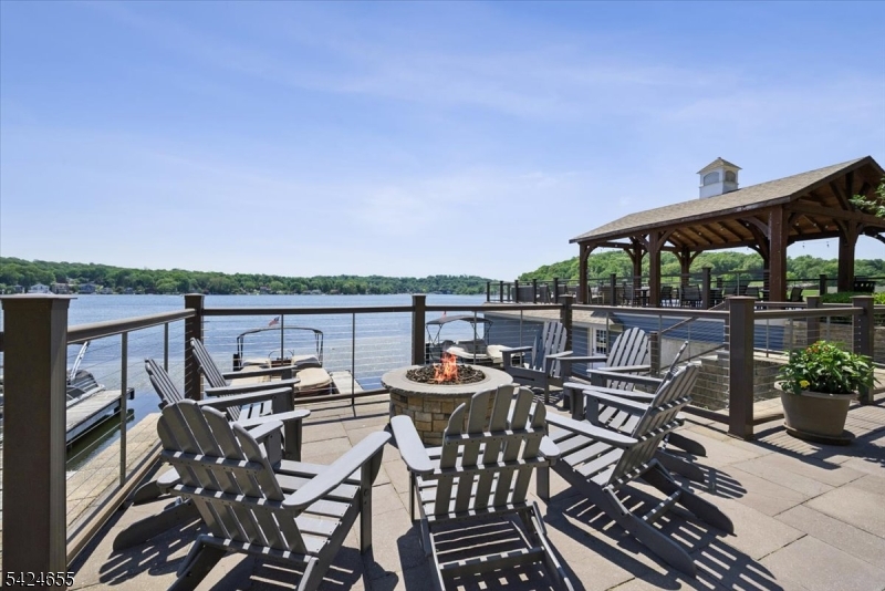 Mariner's Pointe-Lakefront - Residential