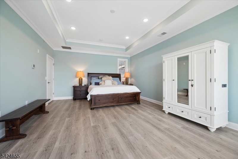 Mariner's Pointe-Lakefront - Residential