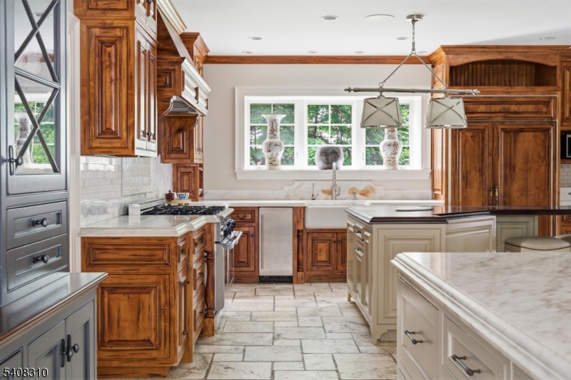 OLD SHORT HILLS - Residential