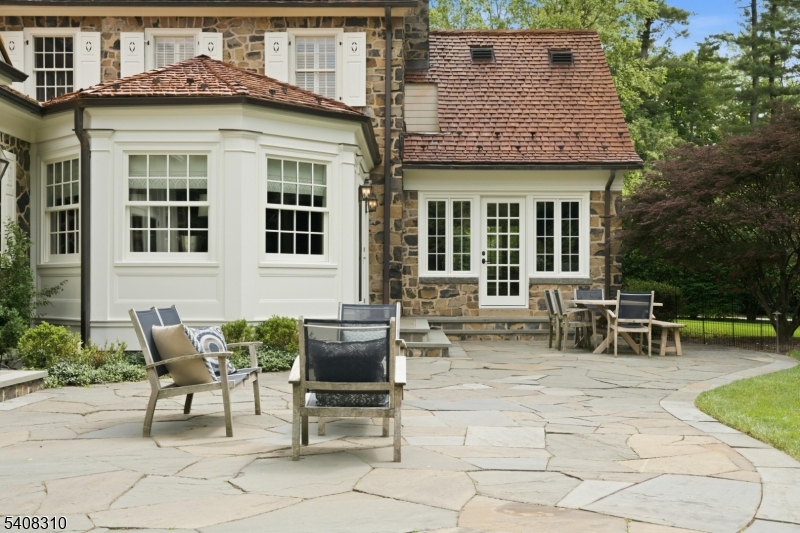 OLD SHORT HILLS - Residential