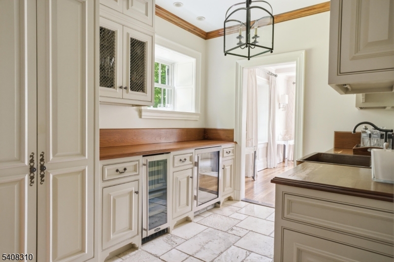 OLD SHORT HILLS - Residential