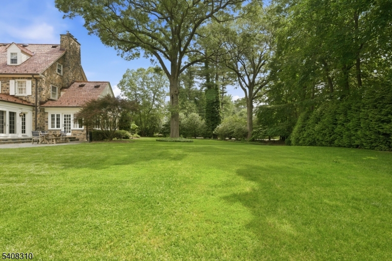 OLD SHORT HILLS - Residential