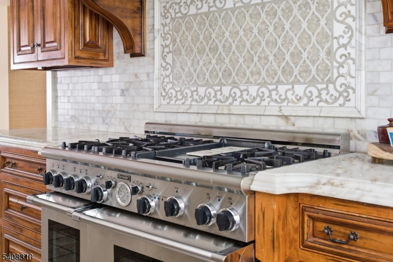 OLD SHORT HILLS - Residential