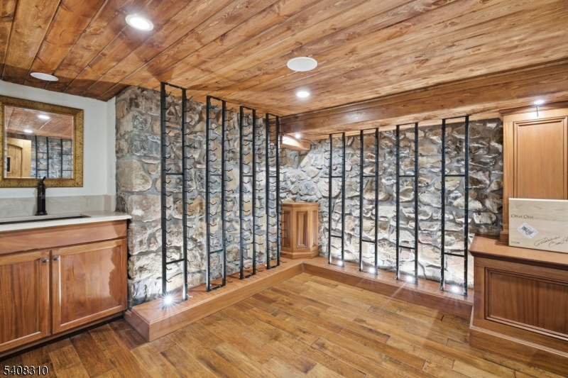 OLD SHORT HILLS - Residential