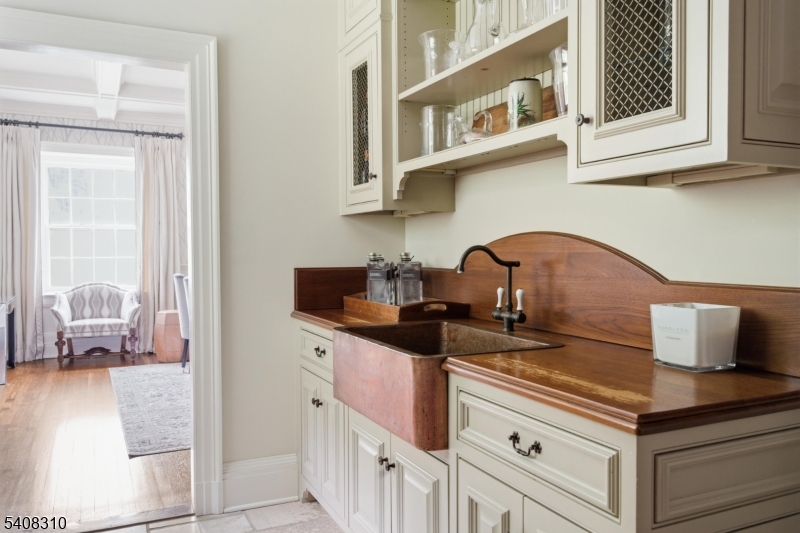 OLD SHORT HILLS - Residential