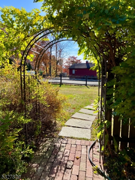 GLADSTONE - Residential