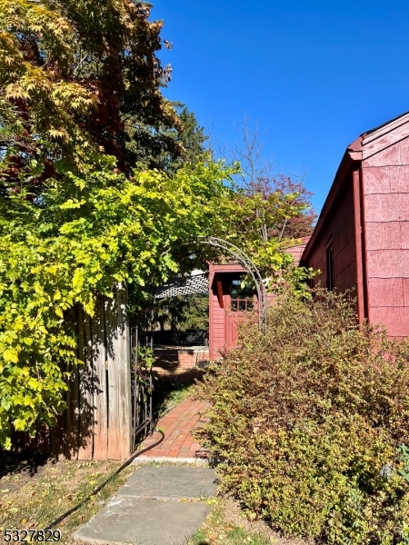 GLADSTONE - Residential