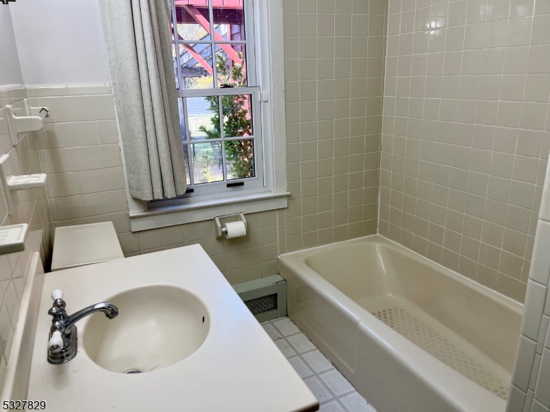 GLADSTONE - Residential