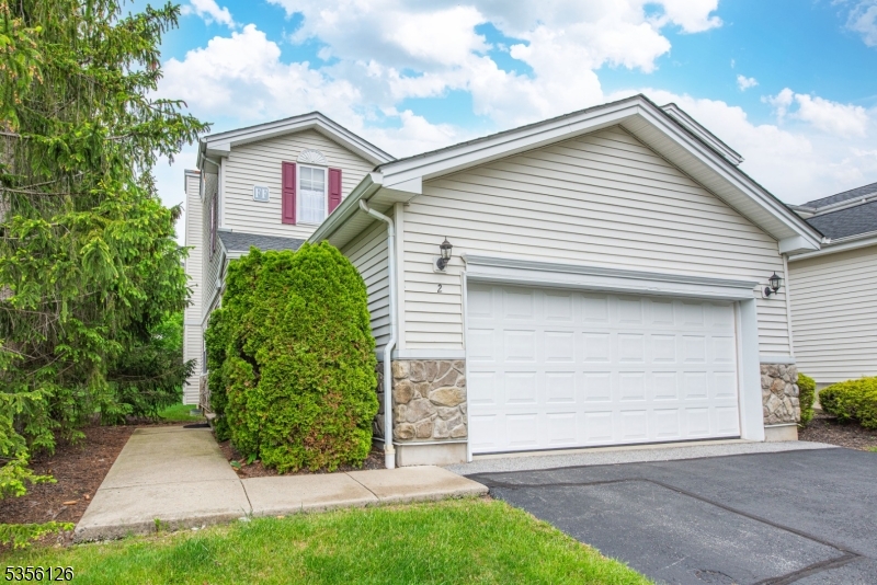 2 Spruce Hills Ct