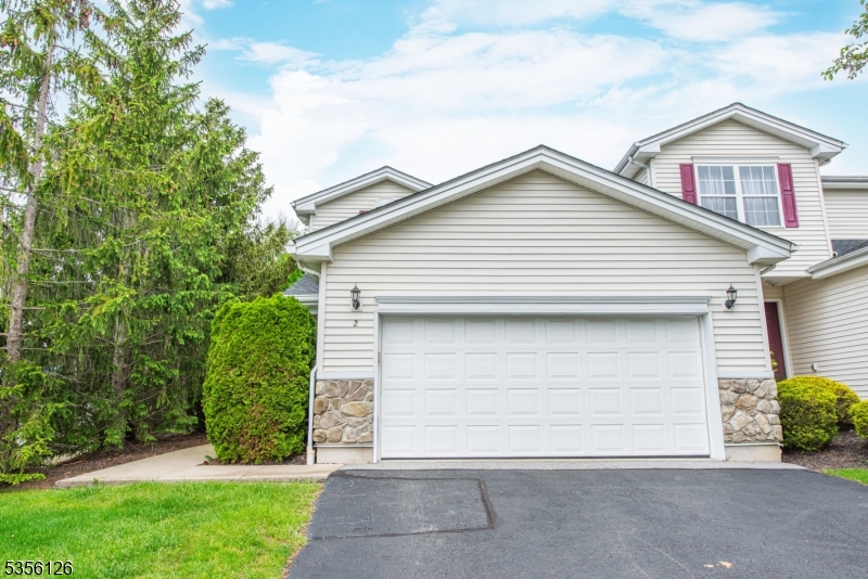2 Spruce Hills Ct