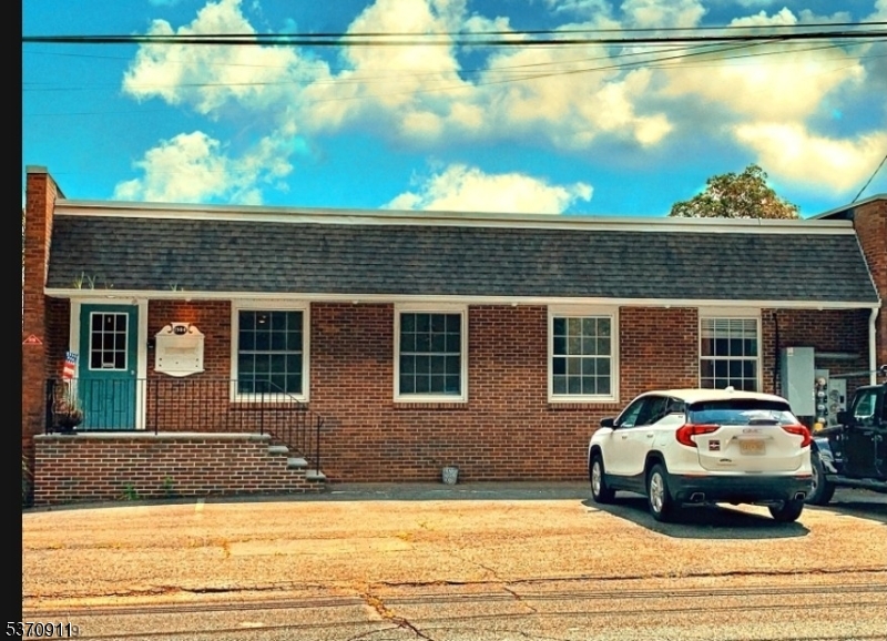 Photo 1 of 8 — 2504 Plainfield Ave, Scotch Plains Twp., NJ 07076